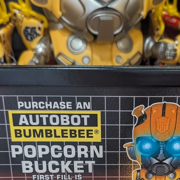 Authentic Bumblebee Popcorn Bucket Eyes Light Up Action Figure Universal Studios - Picture 6 of 6